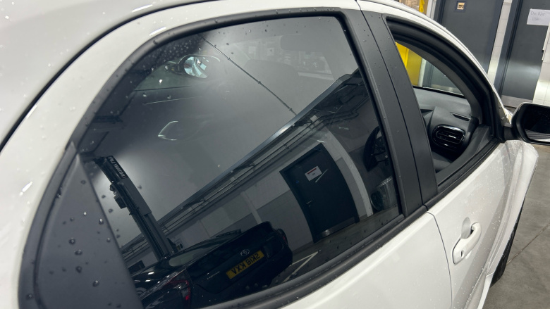 Toyota Yaris 1.5 Hybrid Design 5dr CVT Hybrid Hatchback